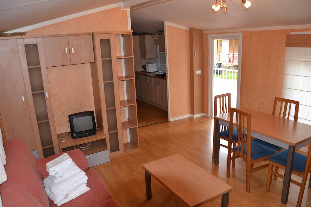 Camping Fuentes Blancas Burgo Cameră foto
